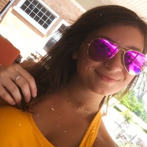 Meet your Posher, Hailey